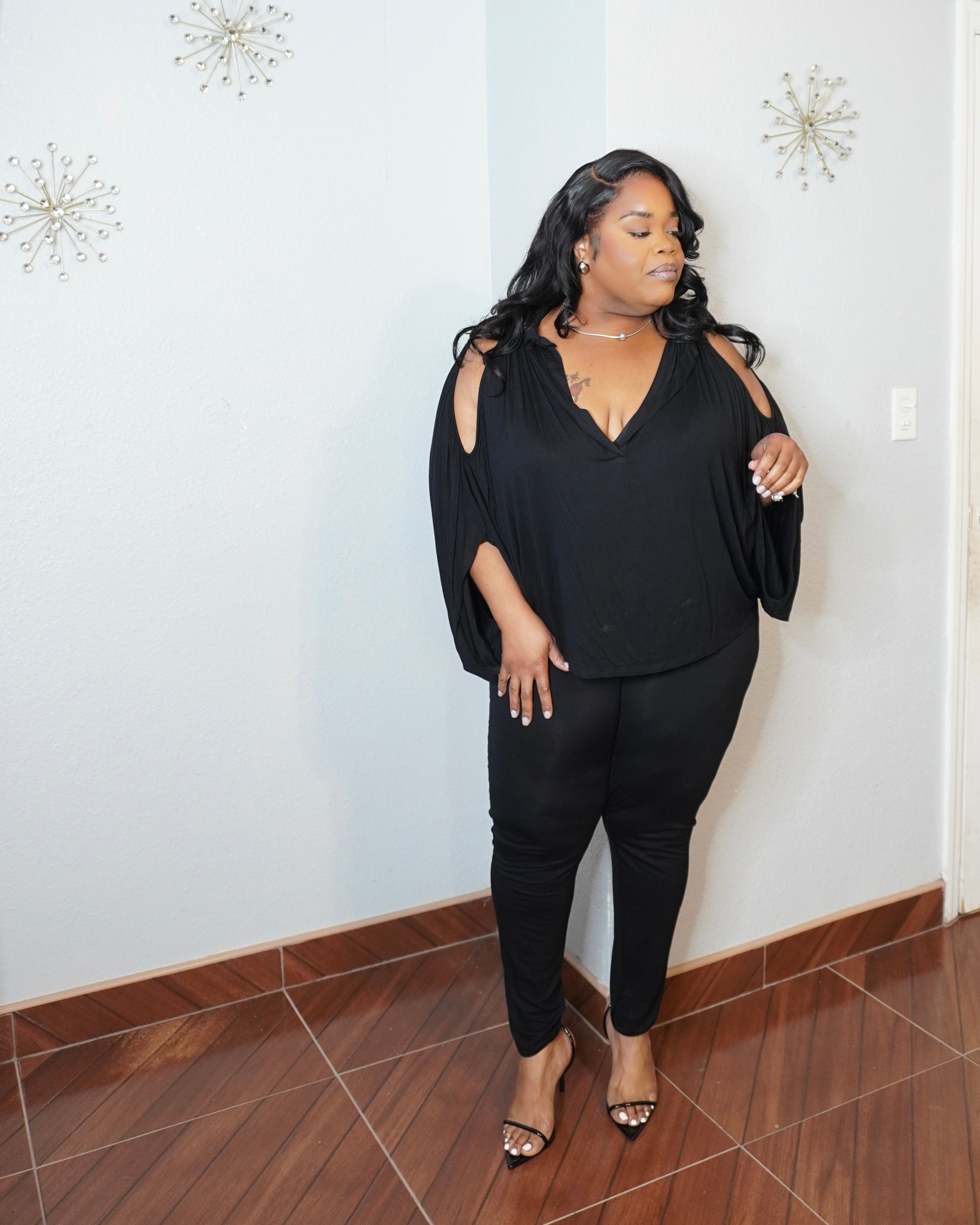 Full body view of plus size legging set styled for a chic look
