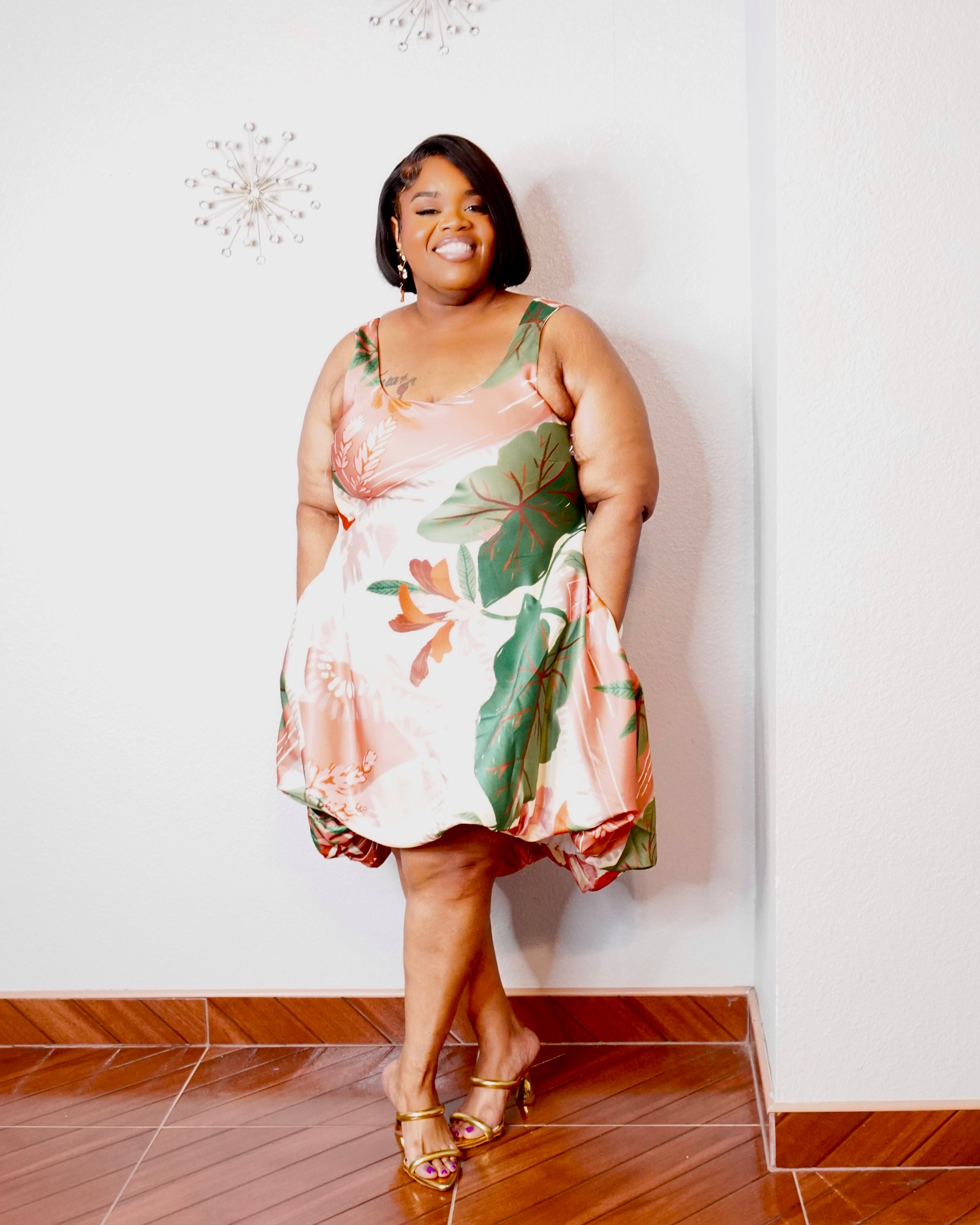 Plus size vacation dress with pockets and bubble hem