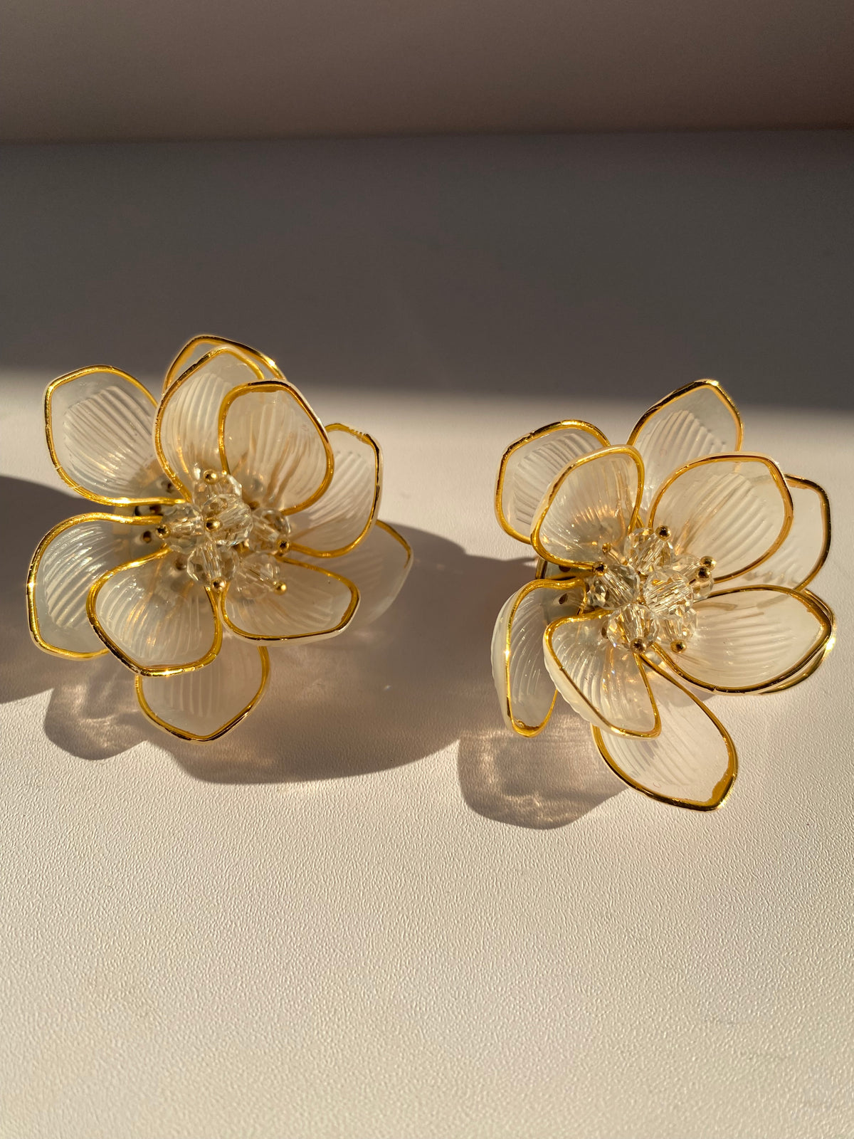 White Gold Trim Flower