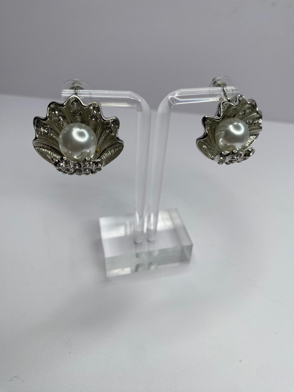 Silver Pearl Clam Earrings